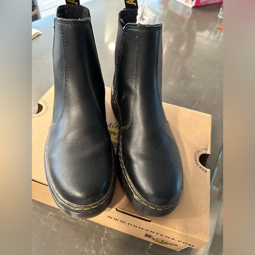 Dr. Marten Women Chelsea boots